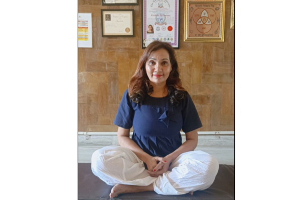 Yoga practice at shwet yoga classes in thane west