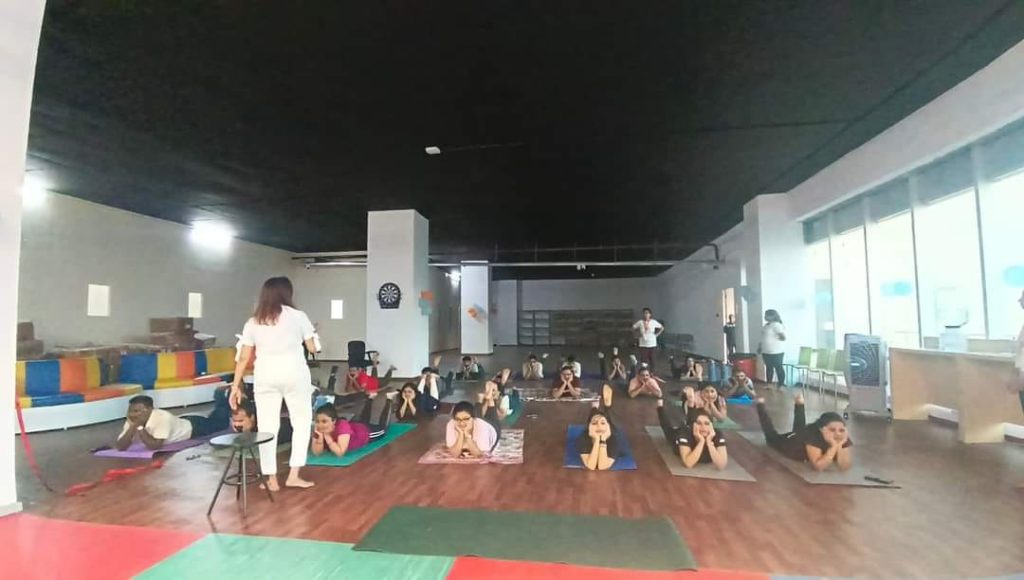 corporate yoga programs by shwet yoga classes in thane